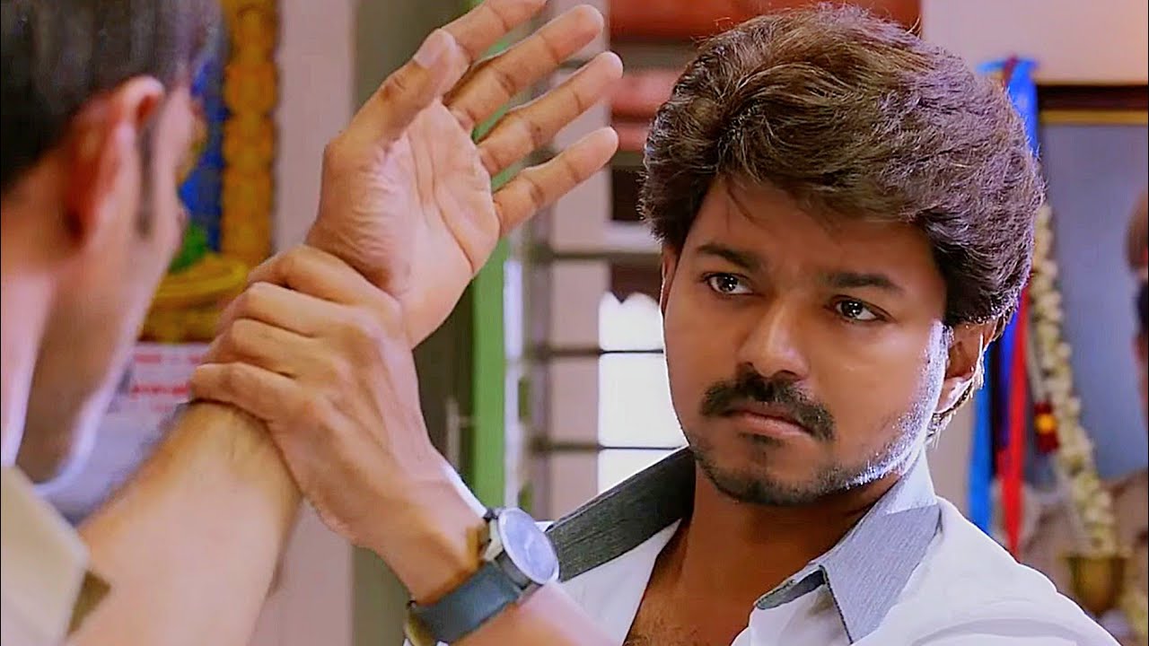 كلمته وحده ونظرته جاحده وشغلته يقف جمب الغلابه ف اي محنه