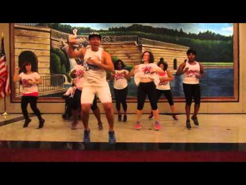 JOHN LAYSECA ZUMBA "Menea la Pera" by BIP