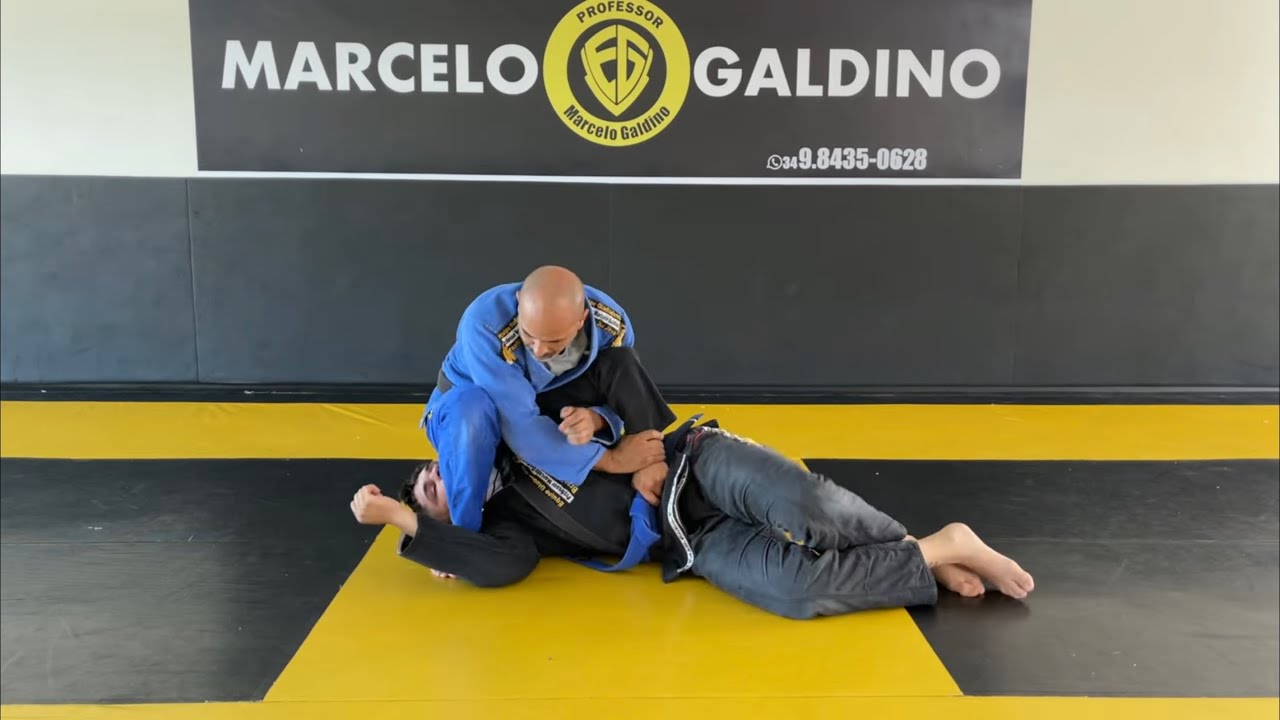 Cem kg da Kimura pro triângulo ou bate ou apaga. Essa é do Jiu Jitsu Invisivel.