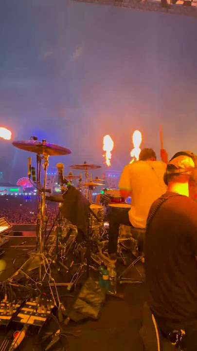 Matt McGuire 🥁🔥 #chainsmokers