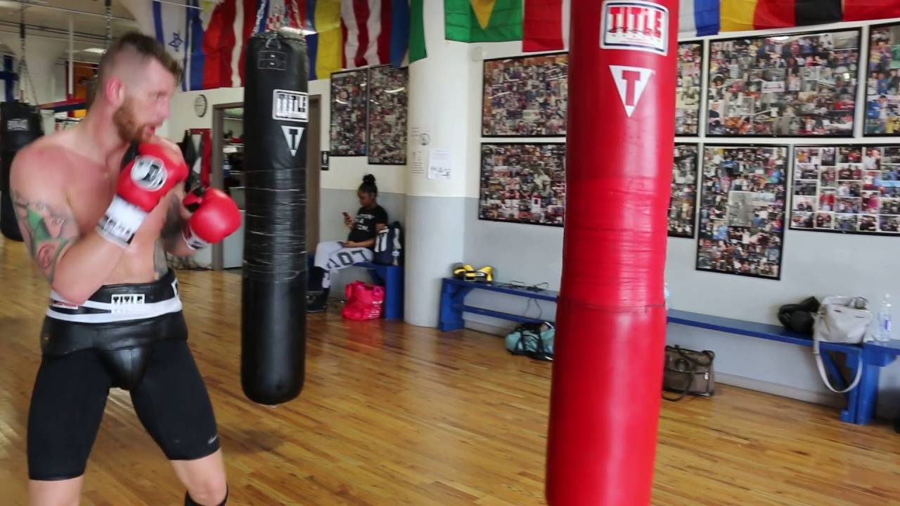 Fonfara heavy bag training, Sam Colonna Gym, Chicago boxing YouTube