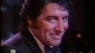 Video thumbnail of "SANDRO. "Noche de amantes" / "Es mucho más mujer" /  "Balada para dos". 15-11-1990."