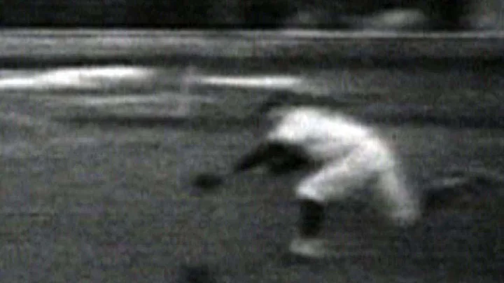 LAD@MIN: Allison makes an amazing backhand catch