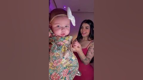 Karely Ruiz mostrando por primera vez a su hija… #karelyruiz