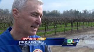 Employees work together to patch levee break in Lodi