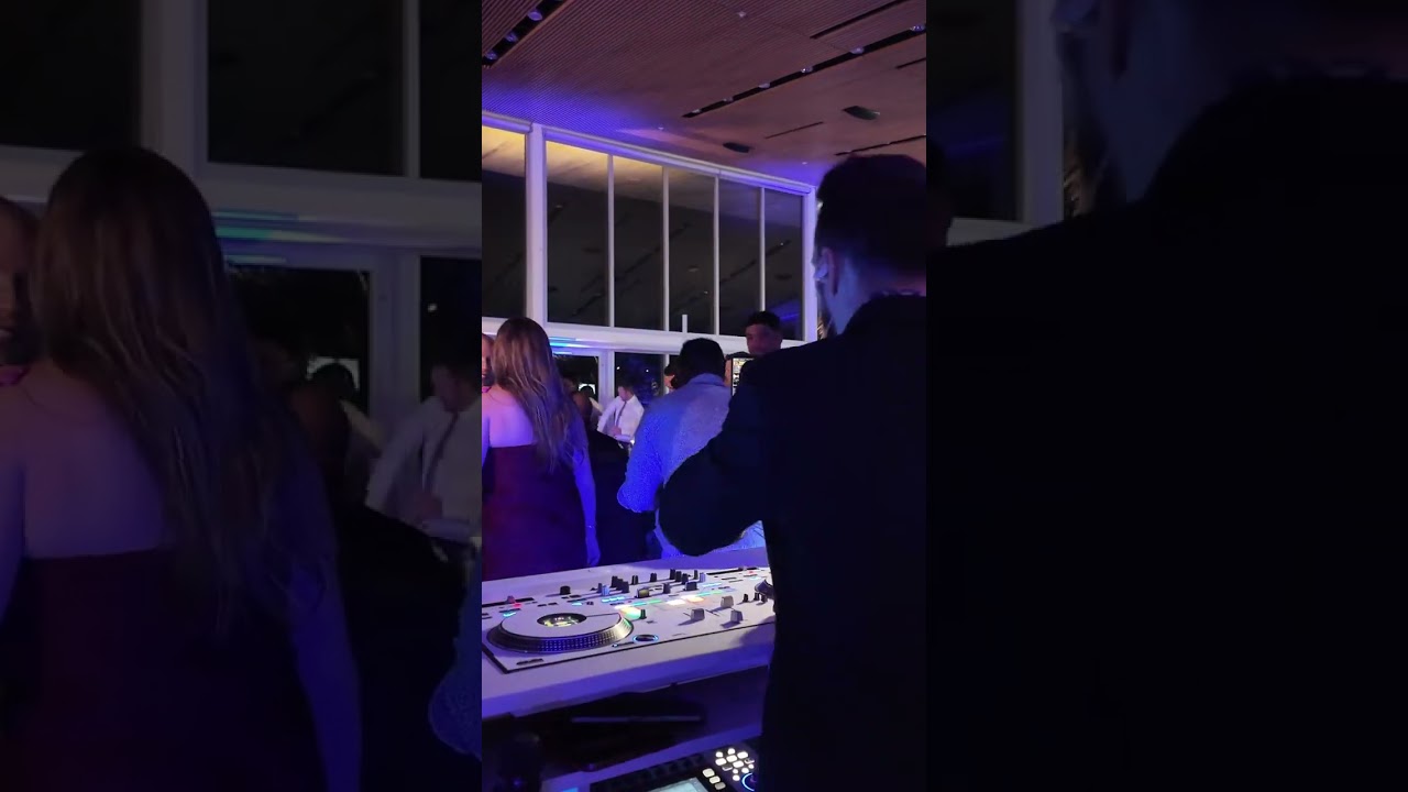 Obejrzyj I had to find a SMOOTH way to play this song at the wedding...😎 w YouTube Obejrzyj I had to find a SMOOTH way to play this song at the wedding...😎 w YouTube