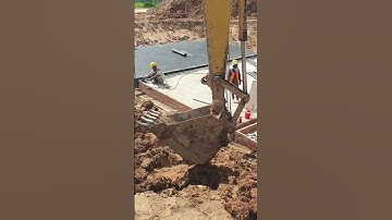 The Process Of Soil Compact By Excavator