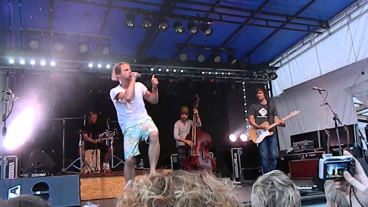 Tomáš Klus a Jirka Kučerovský - Benátky 2013 - improvizace - sexuální skáčko