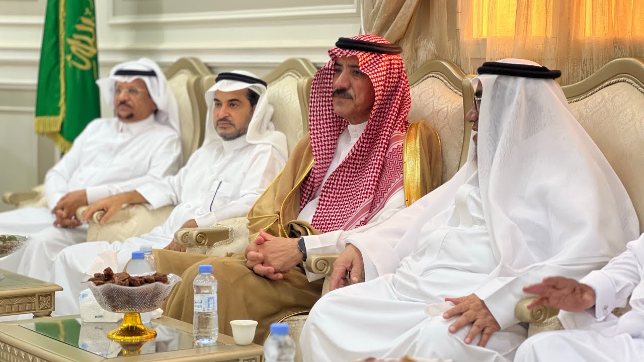 محافظ القنفذة يطمئن على صحة الشيخ محمد بن جابر الأحمري عقب عودته من رحلة علاج ناجحة