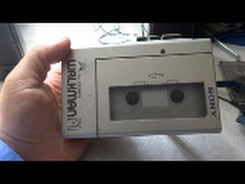 Sony Walkman WM-F100 Lecteur Cassette Radio AM/FM, Pour Pièces Ou Réparation, Japon