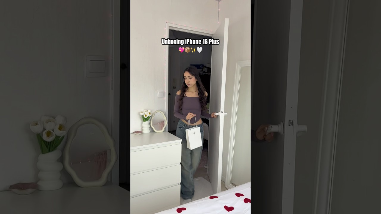 video Apple iPhone 16 Plus 2024