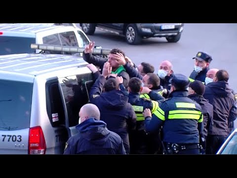 მთავრობის ადმინისტრაციასთან გამართულ  აქციაზე, დაპირისპირების შედეგად 8 პირი დააკავეს