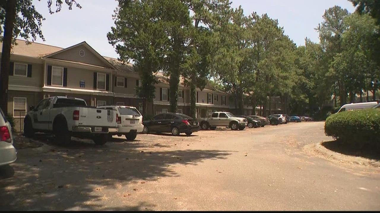 Roswell apartment complex has no AC, residents say YouTube