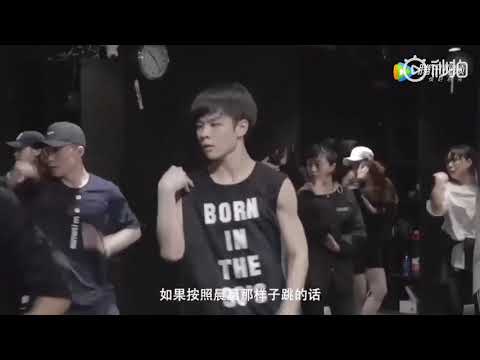 【晨艺】又A又暖的崽崽，跳舞又认真又专注，撸猫的时候笑的像个小太阳/
