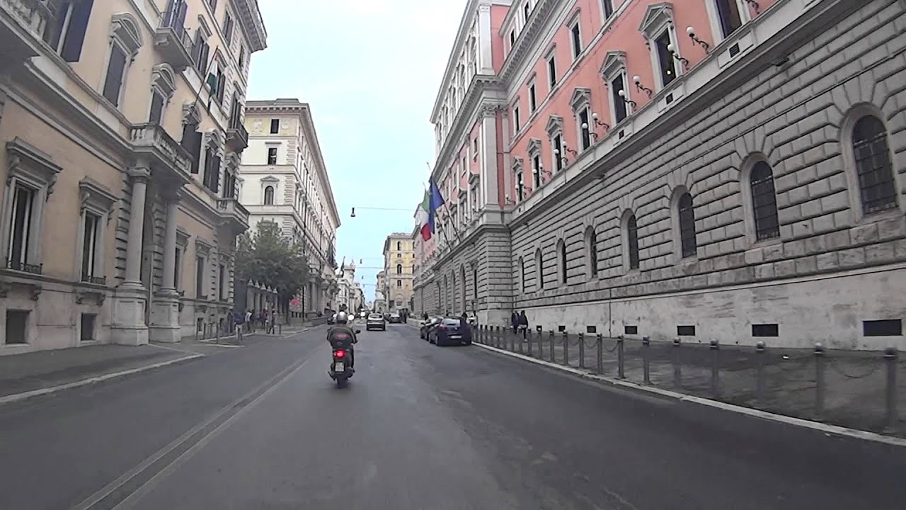 Roma in scooter. Il Quirinale e via del Quirinale
