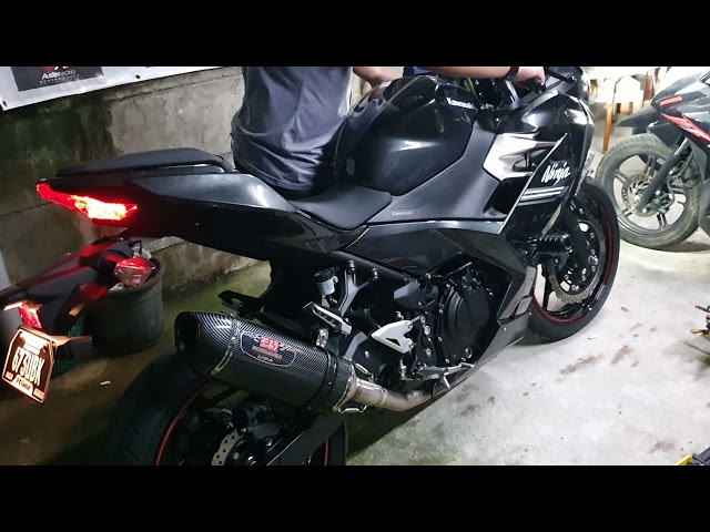 Kawasaki Ninja 400 with Yoshimura R77 420mm slip on exhaust sound check class=