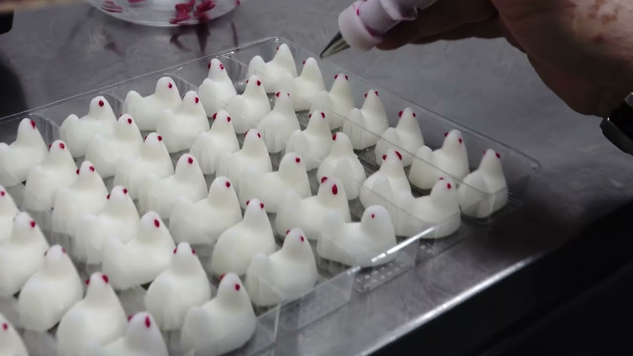 Precise Decorating of Jelly Bonbons with Fondant Using the Mini-Fill Injecting & Filling Machine