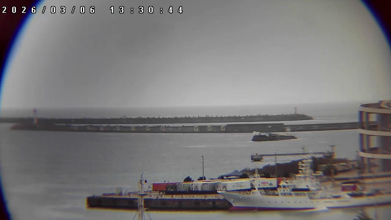 アジアの十字路那覇港・ いち文字方面🔷🛥️【LIVE】沖縄ライブカメラ 那覇新港  新港入口　NAHA Port OKINAWA