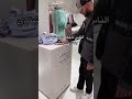 الناس داخلة  تشتري وأنا داخل 