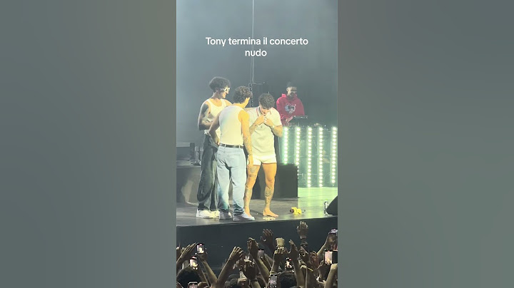 Tony Effe finisce il concerto in mut4nde #trapitaliana #tonyeffe #concerto #vestiti #funny
