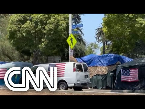 Vídeo: Qual é a população de sem-teto na Califórnia?