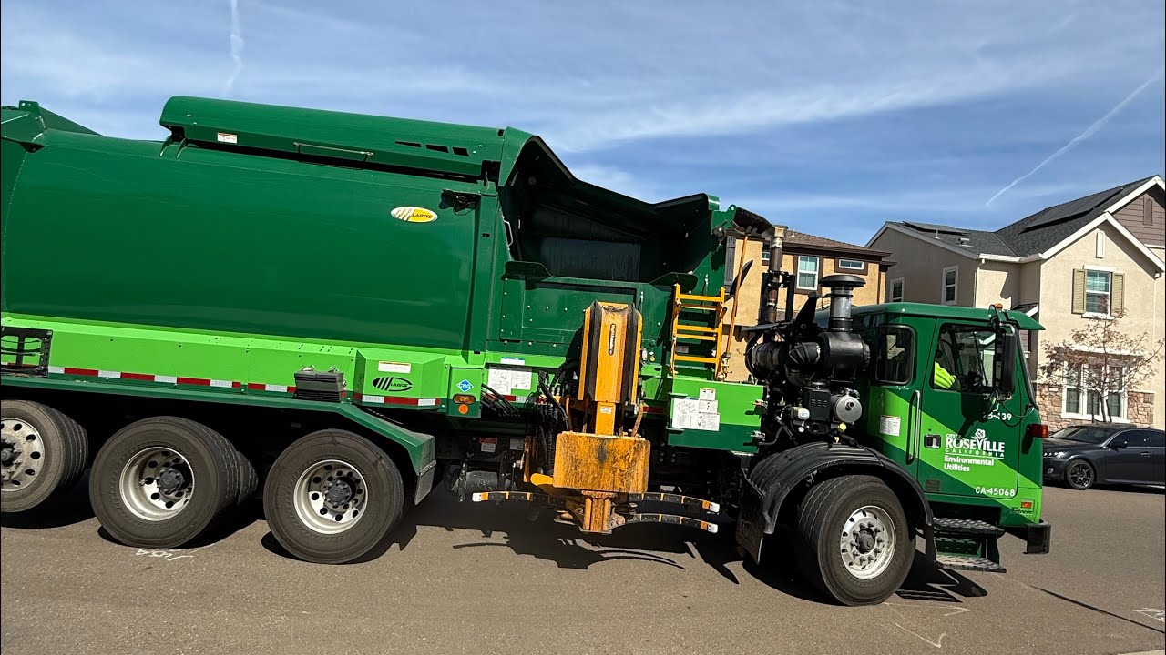 Labrie Automizer 25-439 Picking Up a Line of Cans # ...