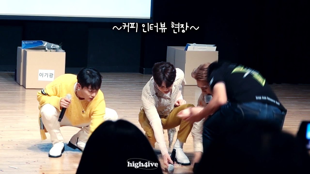 210515 하이라이트 팬사인회 - 13년차 아이돌은 커피를 쏟으면..🥤