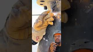 soldador com ótimo posicionamento #soldagem #welding #solda #soldador #metalurgia #industria #profis