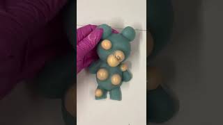 Satisfying popping silicone mask 