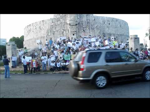 Cancion Oficial antitaurina en el Monumento a la Bandera Mérida