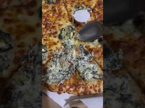 Spinach pizza 🍕 #pizza #yummmmy #food #youtube #foodforfoodies #highlights  #everyone  #fyp