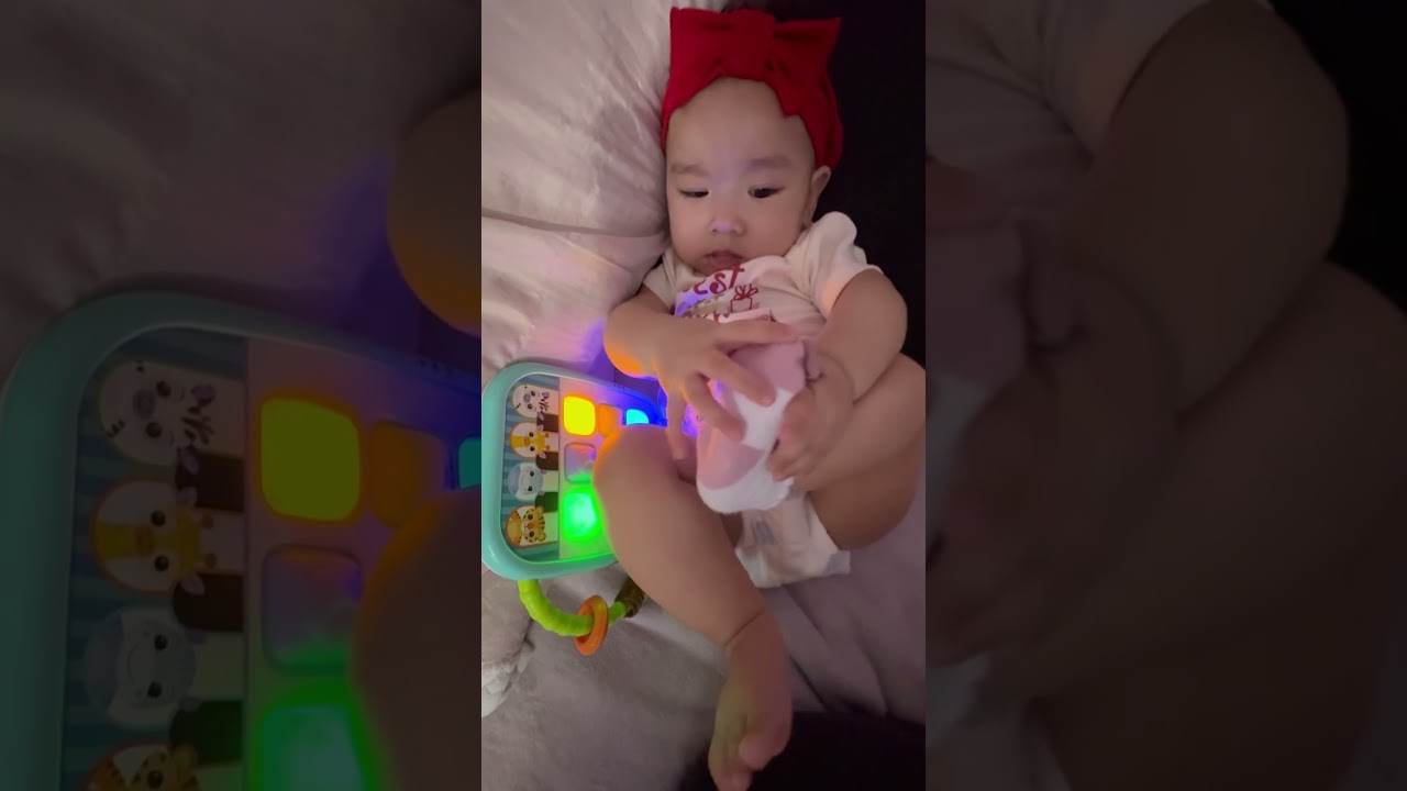 My 🇬🇺Guam 🌸👶🏻🎀Asian baby girl, 7 months old, on Christmas day 2025 ☃️❄️ 12 25 25