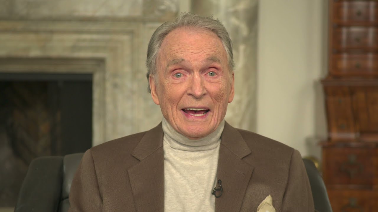 Seth Meyers presents the 2022 Evelyn F. Burkey Award to Dick Cavett