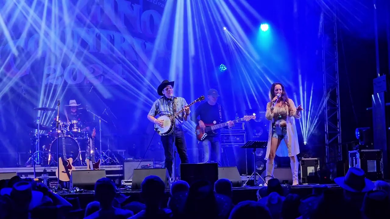 Karen McDawn - What Love Looks Like. Visagino Country 2024