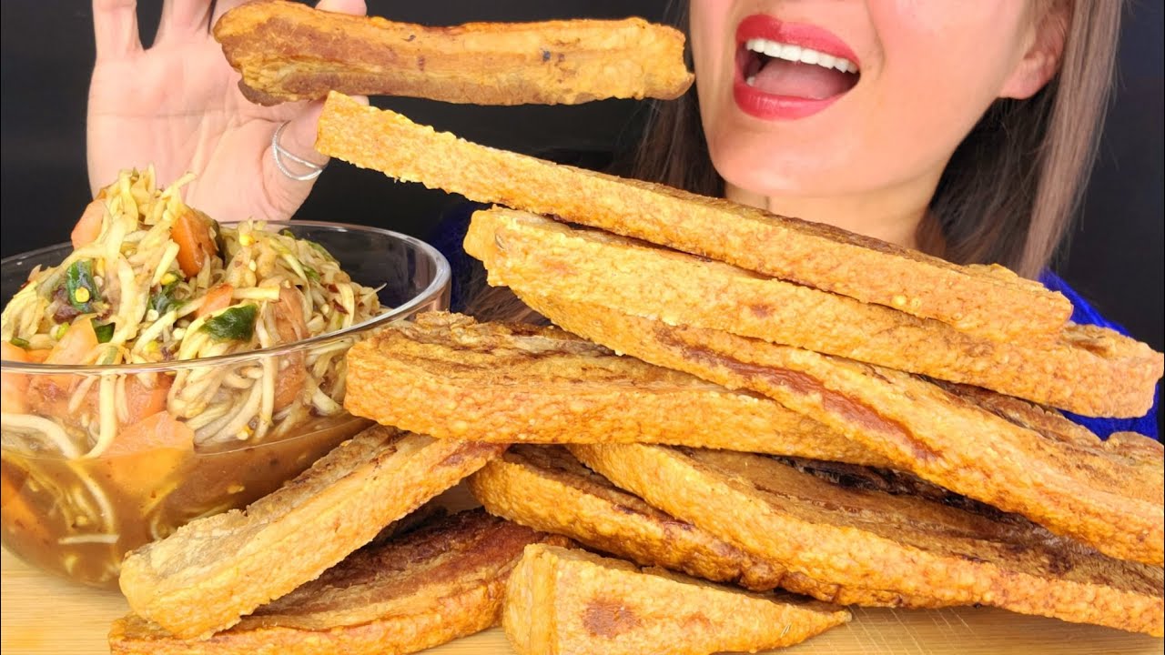CRISPY FRIED PORK BELLY & SPICY PAPAYA SALAD!  ASMR MUKBANG OMAD CRUNCHY EATING NOISES BIG BITES