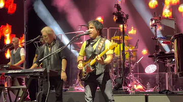 Daryl Hall & John Oates LIVE - Kiss Is On My List PNC Arena 8/13/2021