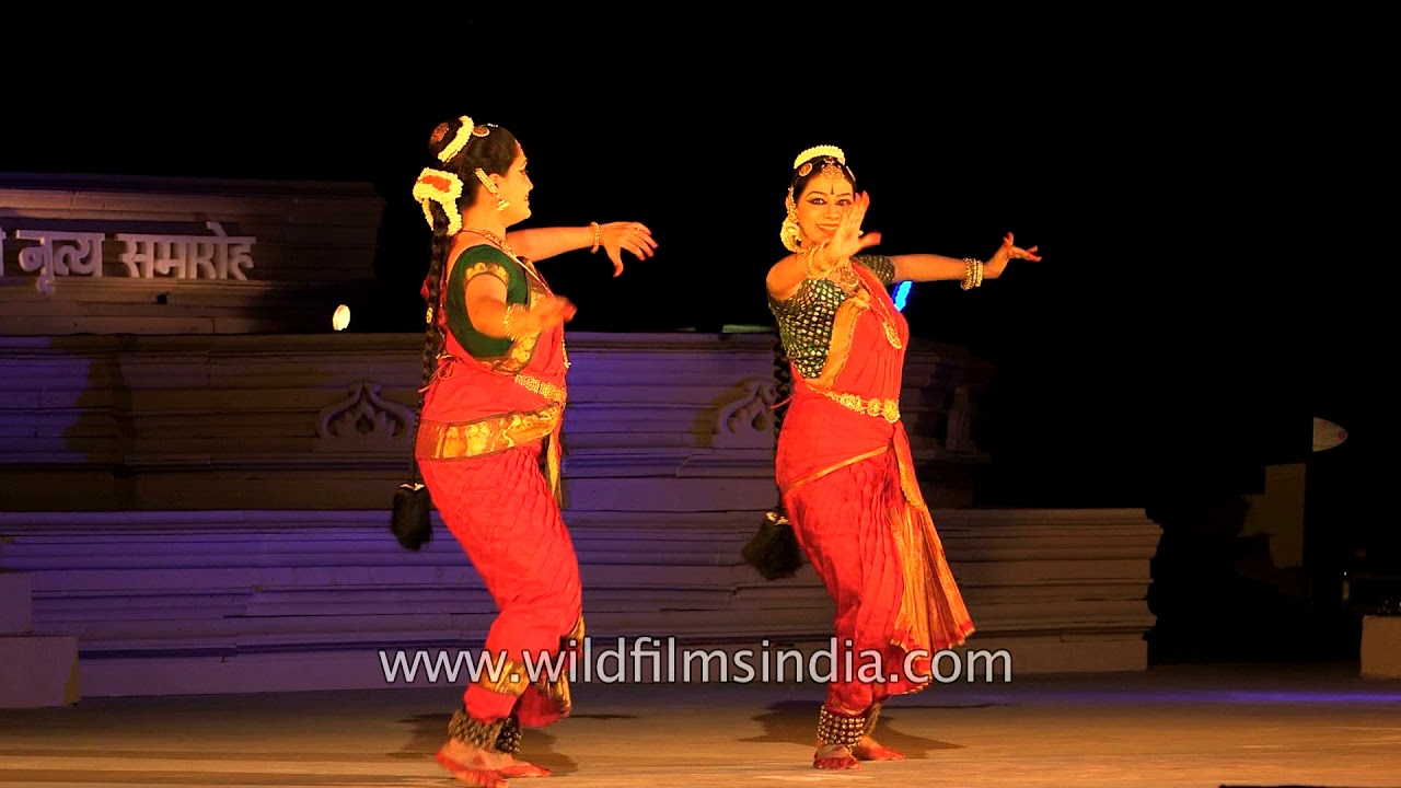 Anuradha Vikrant and her group perform Bharatnatyam: Khajuraho Dance Festival 2018
