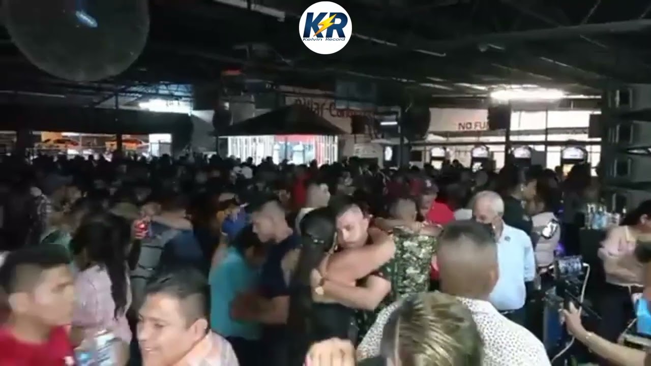 LESLY SANTAMARIA/ OJOS CANELA