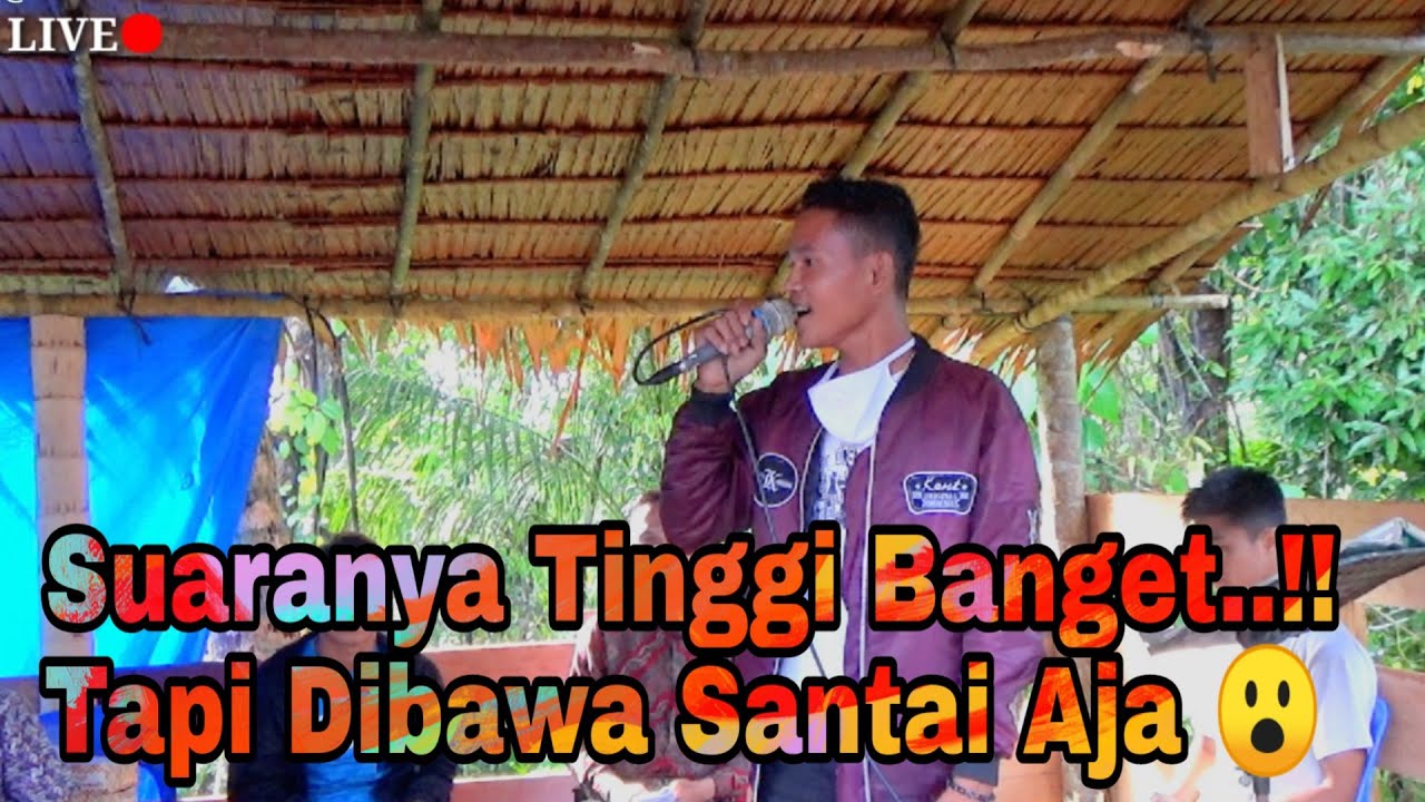 Голос у него очень высокий, но вокалиста просто забрали