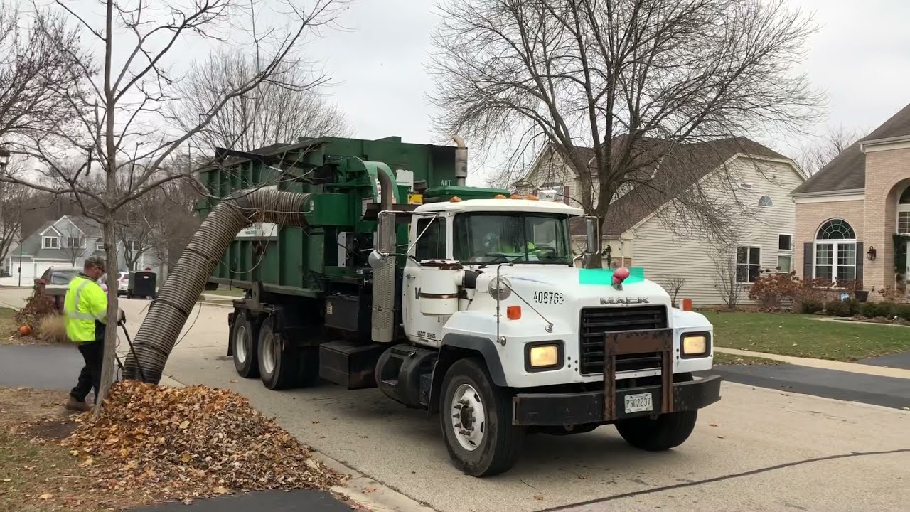 Waste Management Mack RD Roll Off Leaf Vac Garbage Truck