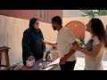 دخل هو ومراته على بائعة الشاى فى الشارع فكشفتله مراته وطلقها بعدها دخل هو ومراته على بائعة الشاى فى الشارع فكشفتله مراته وطلقها بعدها