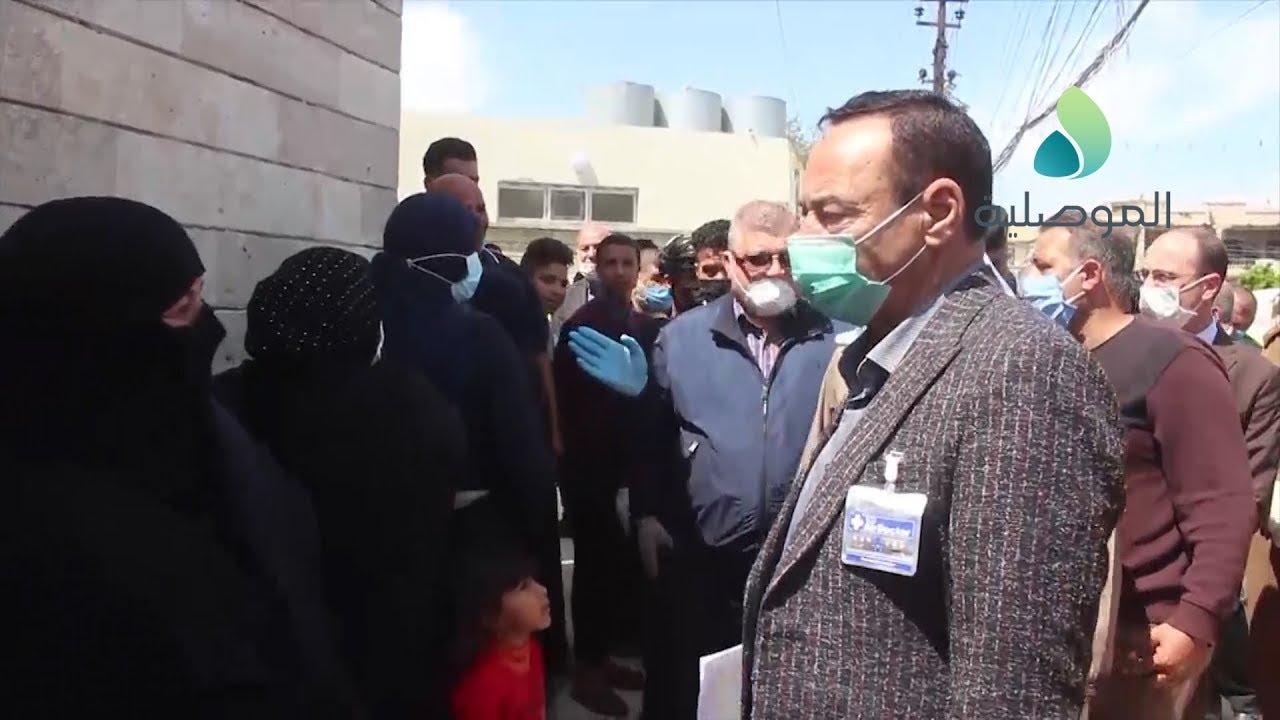 محافظ نينوى يشرف على توزيع السلات الغذائية في حي السكر مقدمة من مجموعة شركات الفجر البديع للمقاولات