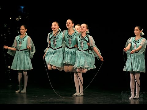 ТАНЕЦ СО СКАКАЛКАМИ, Ансамбль 'Школьные годы'. DANCE WITH JUMP ROPE, Ensemble 'School Years'.