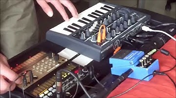 Microbrute Sync Korg Volca Beats and Keys and compresseur Boss CS3
