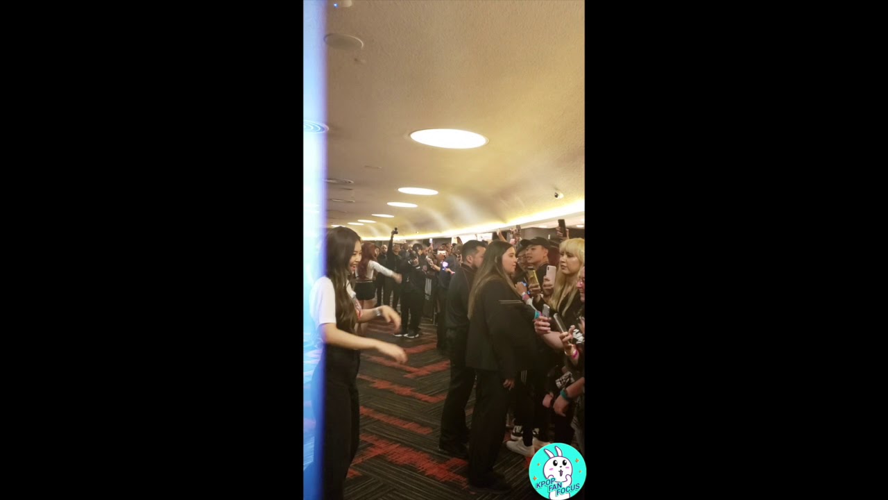 BLACKPINK Concert VIP Send Off! Jennie said thanks to us! Rosé took a selfie with a girl and then...