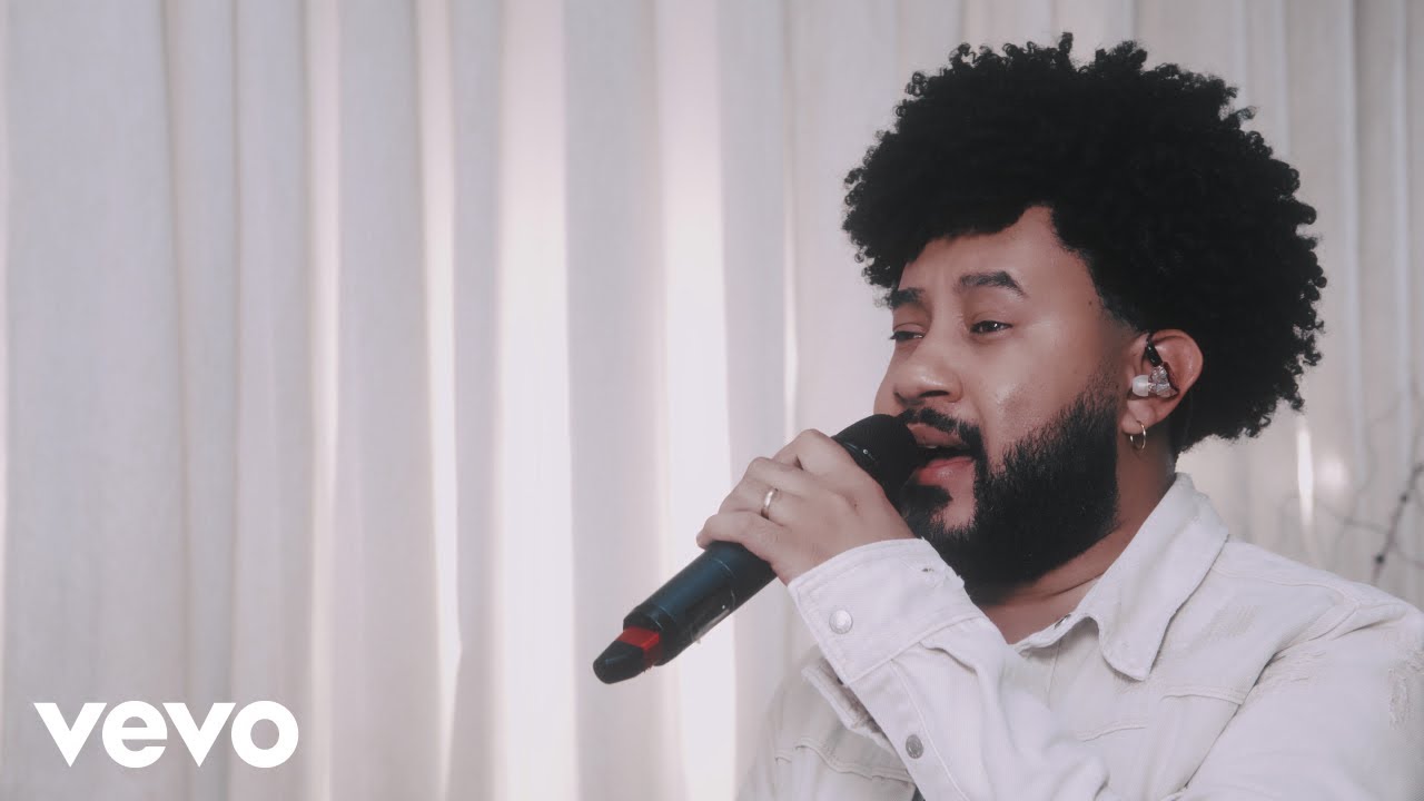 Preto No Branco, Silas Simões - Tua Glória ft. Lorena Fadi, Luã Freitas