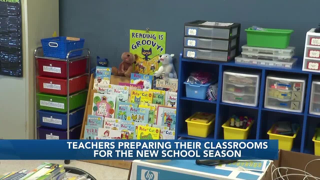 Teachers preparing their classrooms for the new school year - YouTube