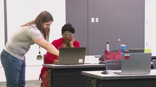 Indianapolis Public Library offering free tech courses for seniors | What's the Deal?
