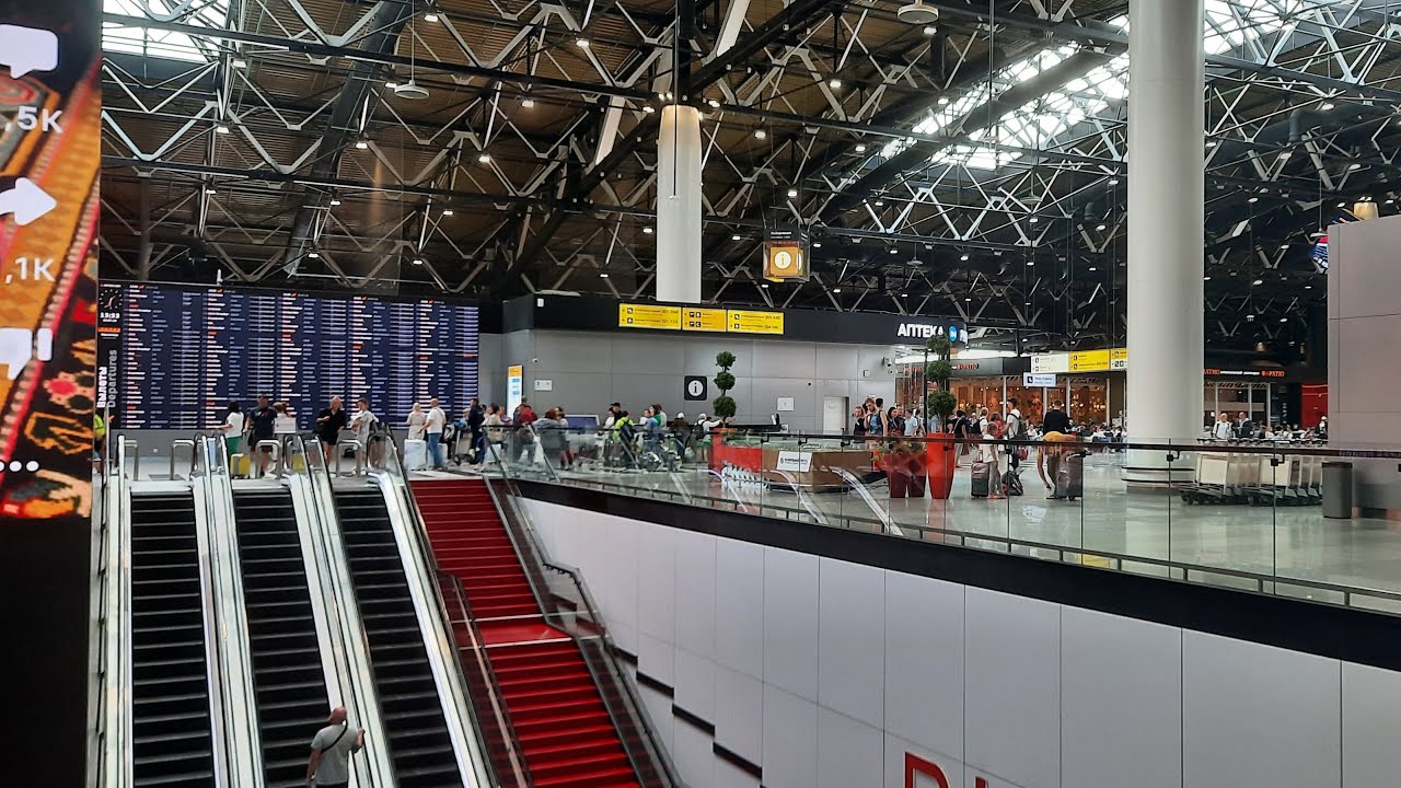 Live:Moscow Airport, Russia