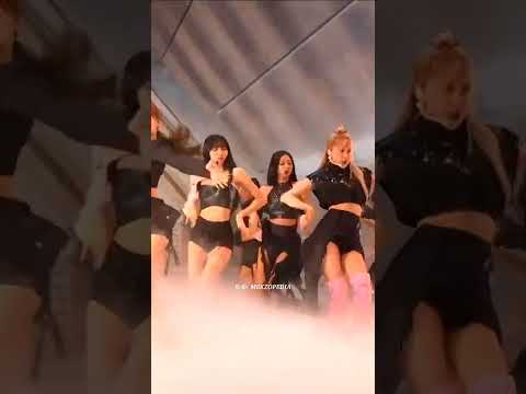 ROSÉ embarrassed moment with Lisa at MTV'S VMAs 😱 #chealisa #blackpink #shorts